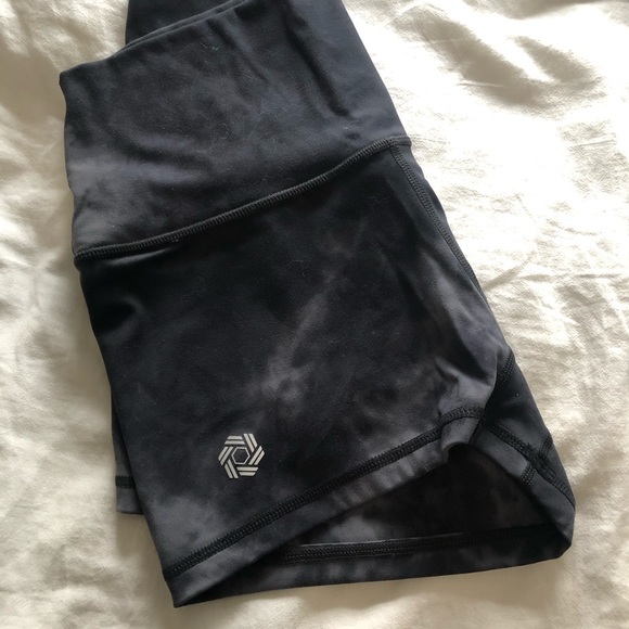 Honey Athletica Short Small worn twice - Picture 3 of 7